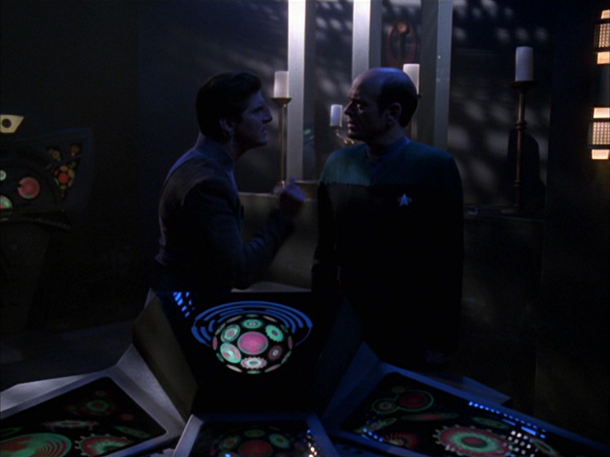 extant_StarTrek_VOY_7x09_7x10-FleshAndBlood_2564.jpg