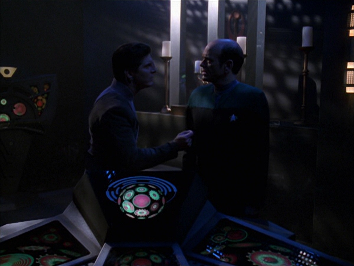 extant_StarTrek_VOY_7x09_7x10-FleshAndBlood_2565.jpg