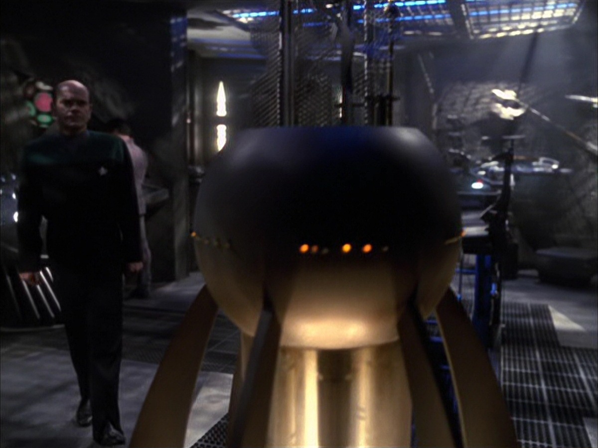 extant_StarTrek_VOY_7x09_7x10-FleshAndBlood_2940.jpg