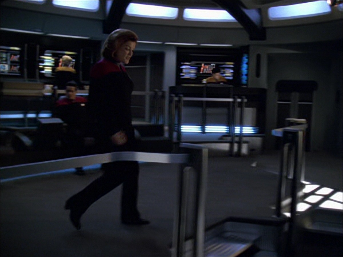 extant_StarTrek_VOY_7x09_7x10-FleshAndBlood_3082.jpg