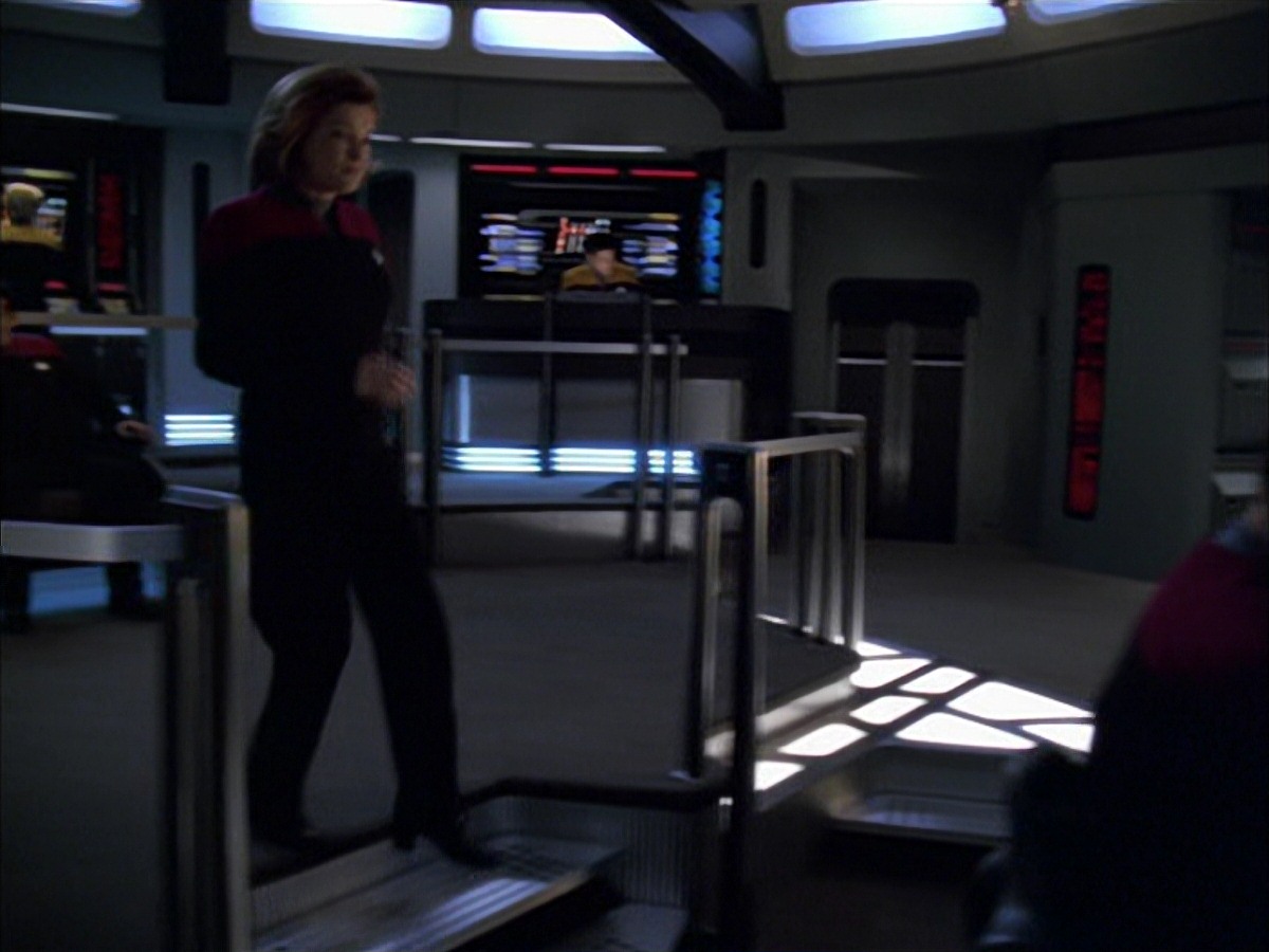 extant_StarTrek_VOY_7x09_7x10-FleshAndBlood_3083.jpg