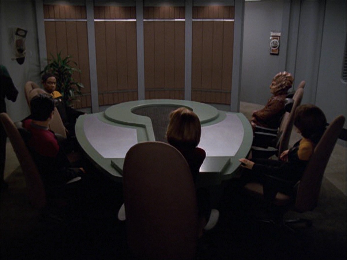 extant_StarTrek_VOY_7x09_7x10-FleshAndBlood_3141.jpg
