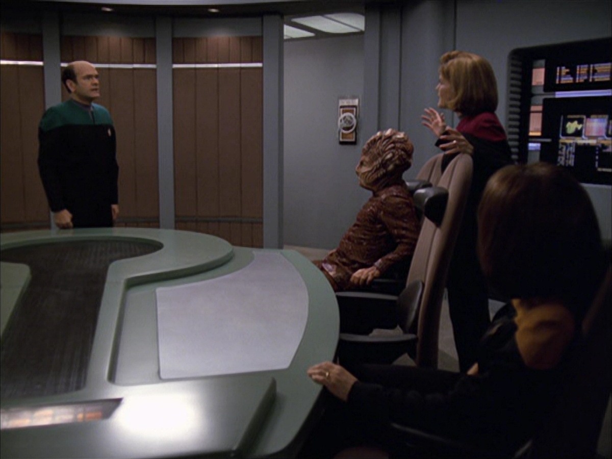 extant_StarTrek_VOY_7x09_7x10-FleshAndBlood_3213.jpg