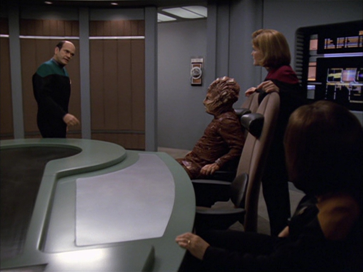 extant_StarTrek_VOY_7x09_7x10-FleshAndBlood_3216.jpg