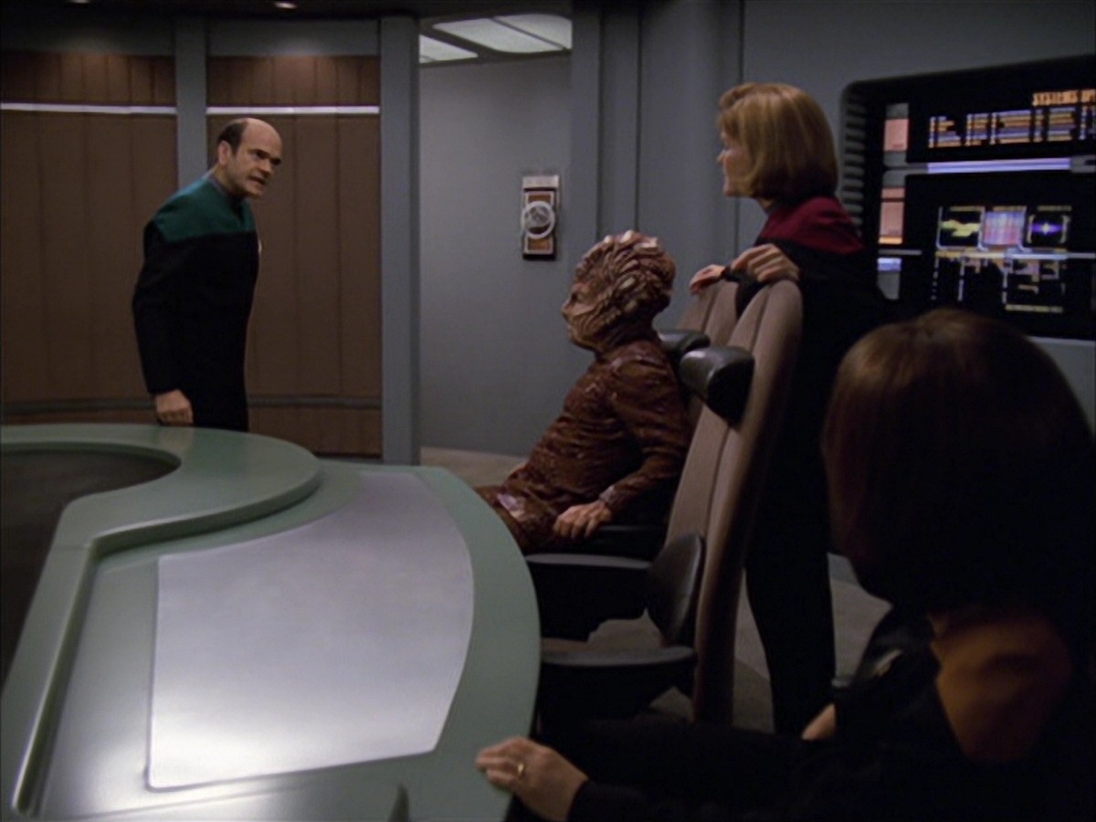 extant_StarTrek_VOY_7x09_7x10-FleshAndBlood_3217.jpg