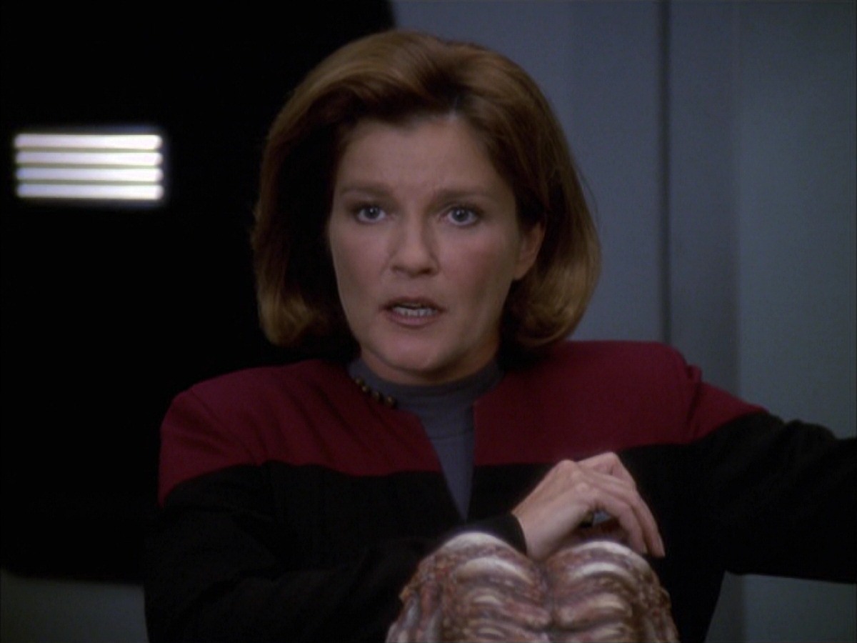 extant_StarTrek_VOY_7x09_7x10-FleshAndBlood_3260.jpg