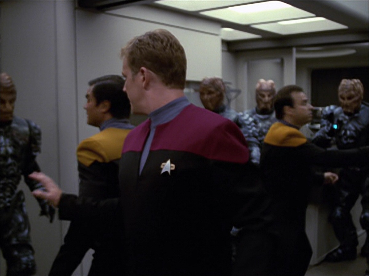 extant_StarTrek_VOY_7x09_7x10-FleshAndBlood_3289.jpg