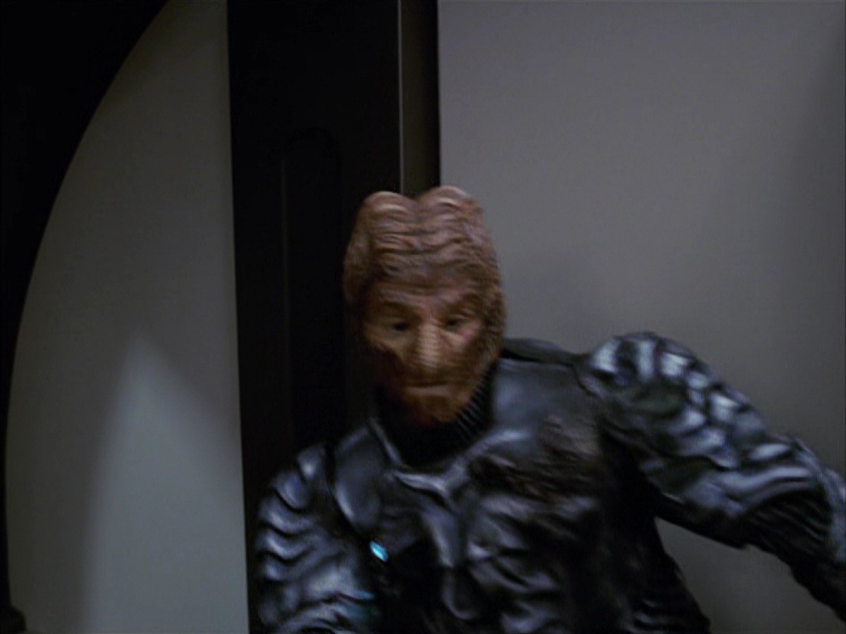 extant_StarTrek_VOY_7x09_7x10-FleshAndBlood_3300.jpg