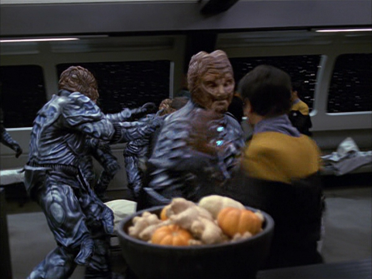 extant_StarTrek_VOY_7x09_7x10-FleshAndBlood_3301.jpg