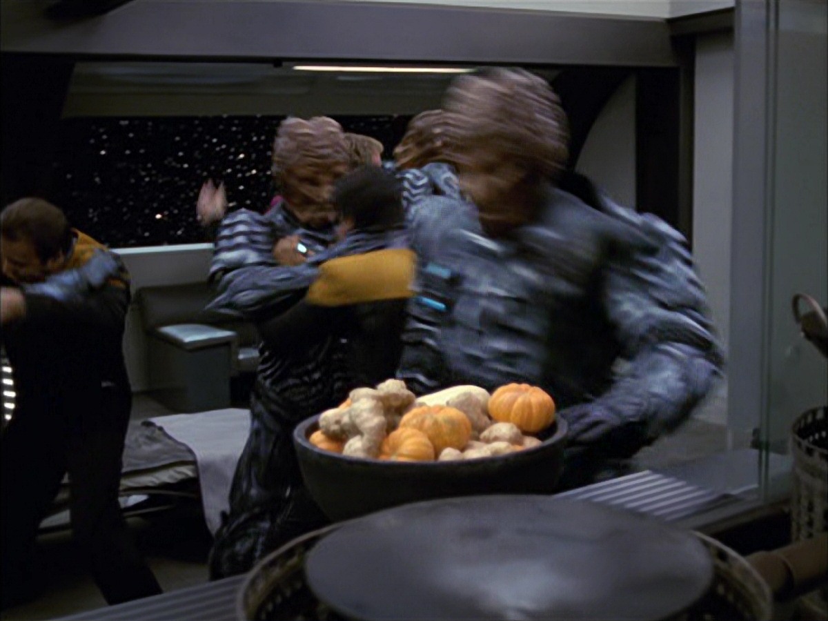 extant_StarTrek_VOY_7x09_7x10-FleshAndBlood_3305.jpg
