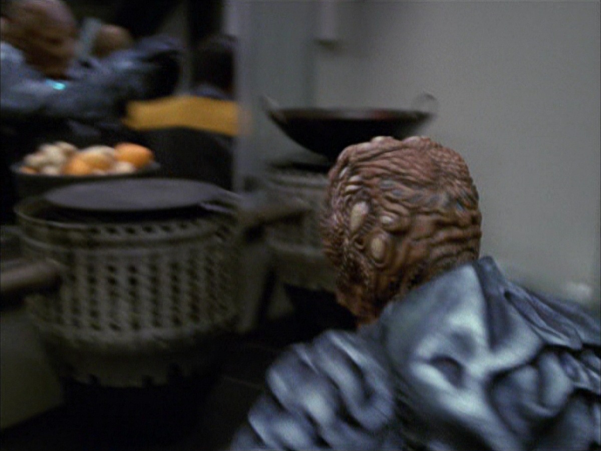 extant_StarTrek_VOY_7x09_7x10-FleshAndBlood_3309.jpg