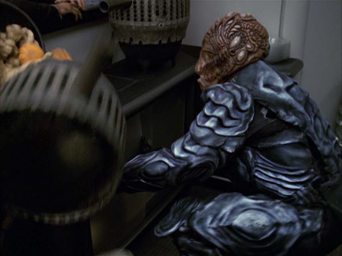 extant_StarTrek_VOY_7x09_7x10-FleshAndBlood_3311.jpg