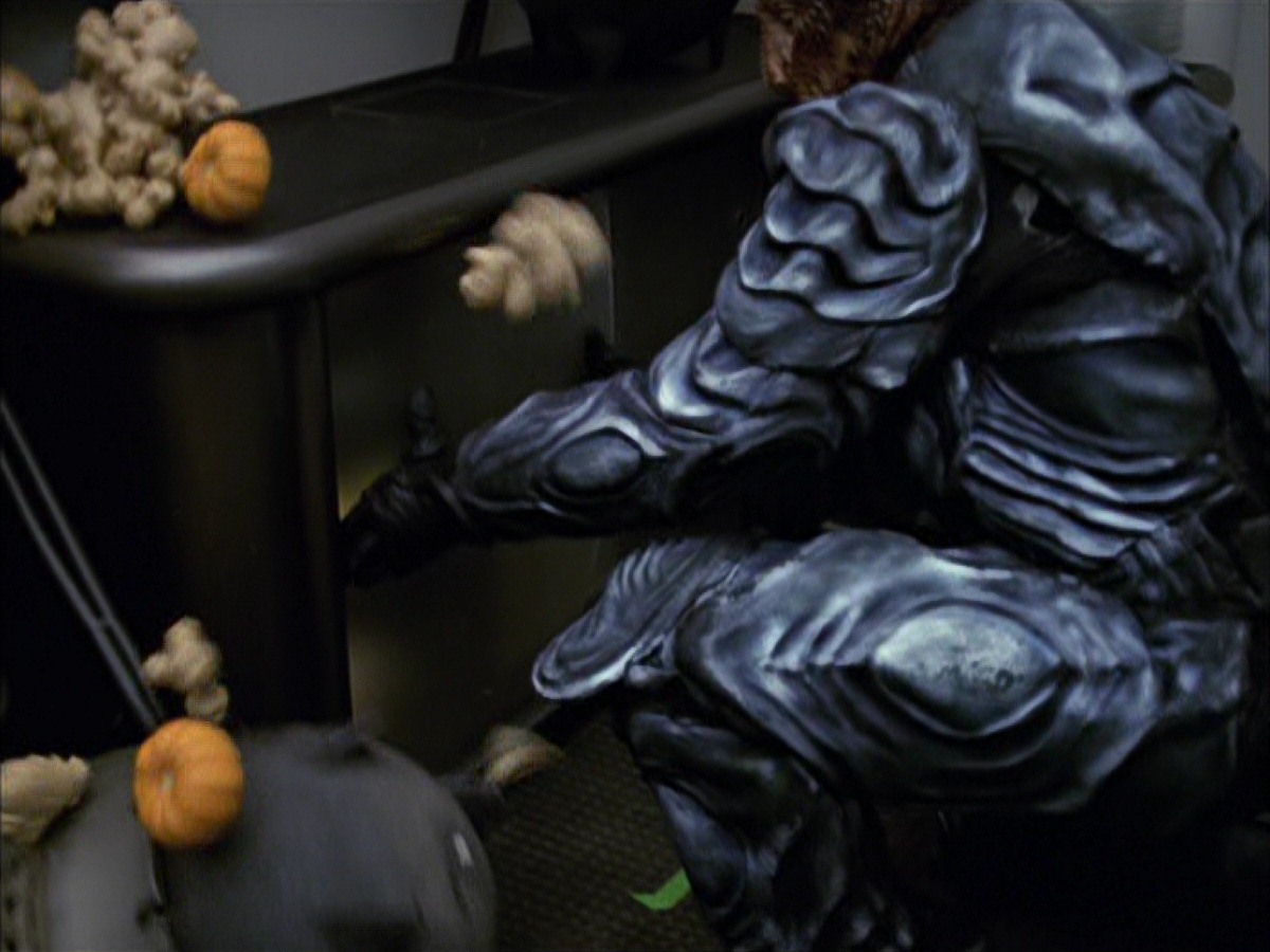 extant_StarTrek_VOY_7x09_7x10-FleshAndBlood_3312.jpg