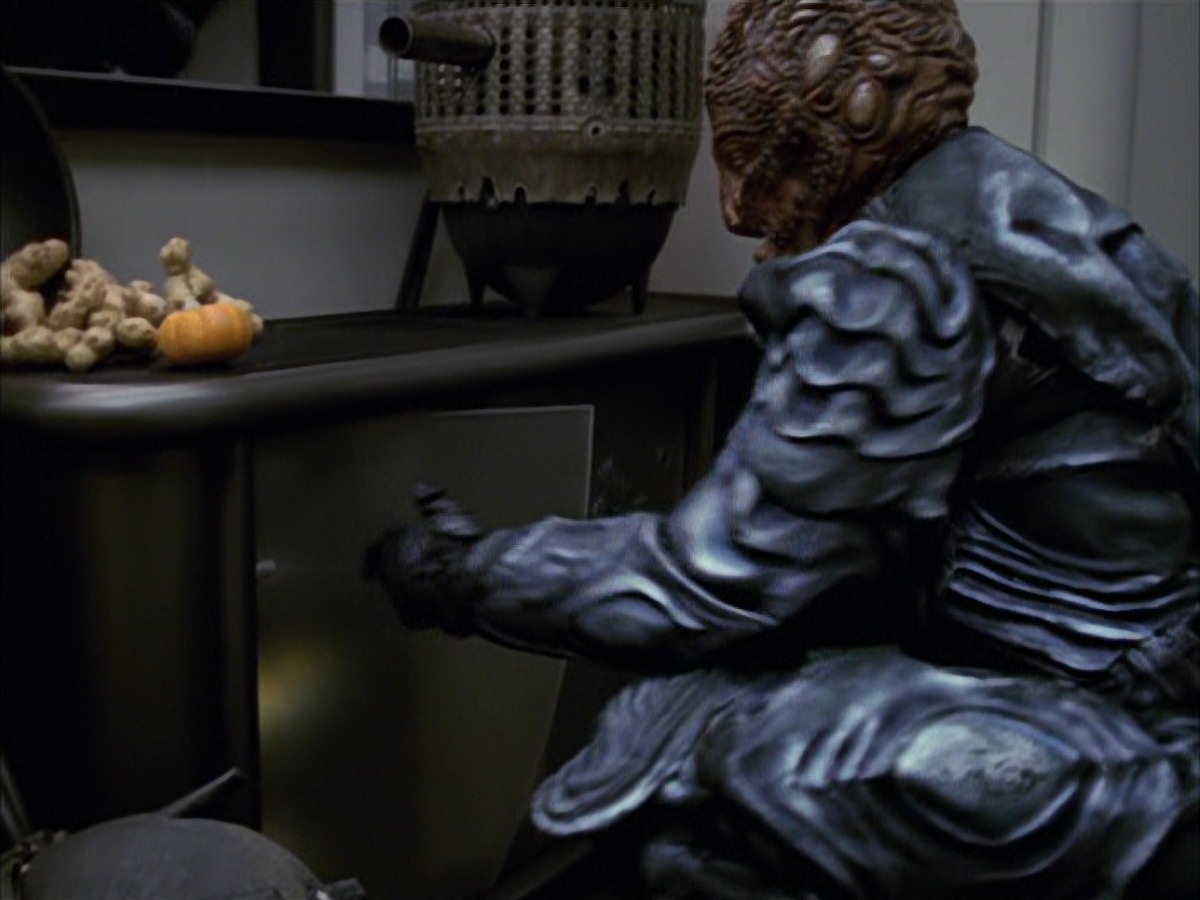 extant_StarTrek_VOY_7x09_7x10-FleshAndBlood_3314.jpg