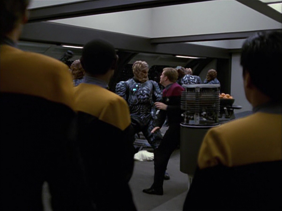 extant_StarTrek_VOY_7x09_7x10-FleshAndBlood_3346.jpg