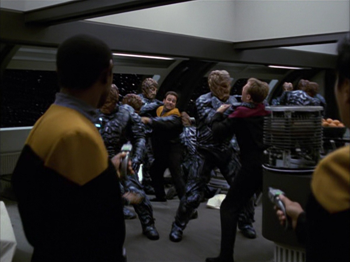 extant_StarTrek_VOY_7x09_7x10-FleshAndBlood_3347.jpg