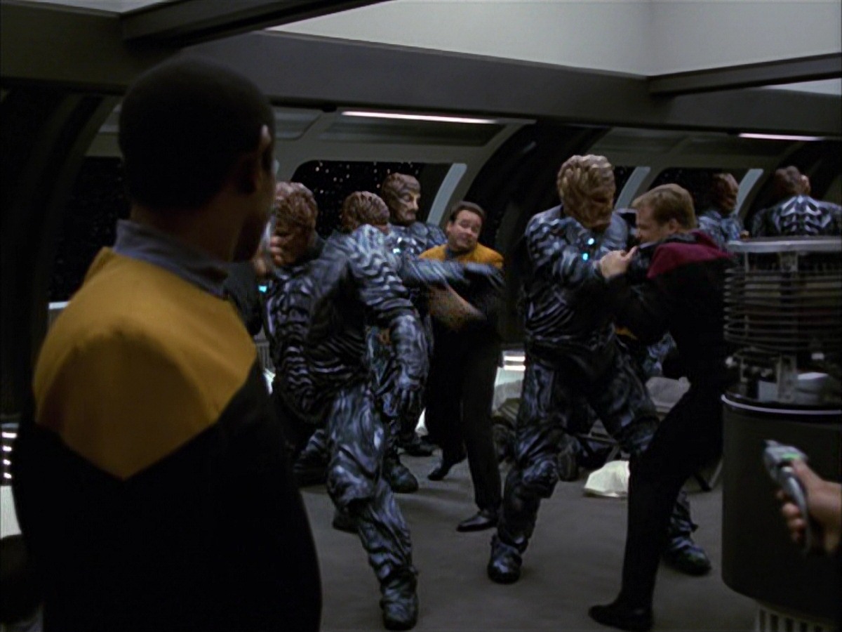 extant_StarTrek_VOY_7x09_7x10-FleshAndBlood_3348.jpg