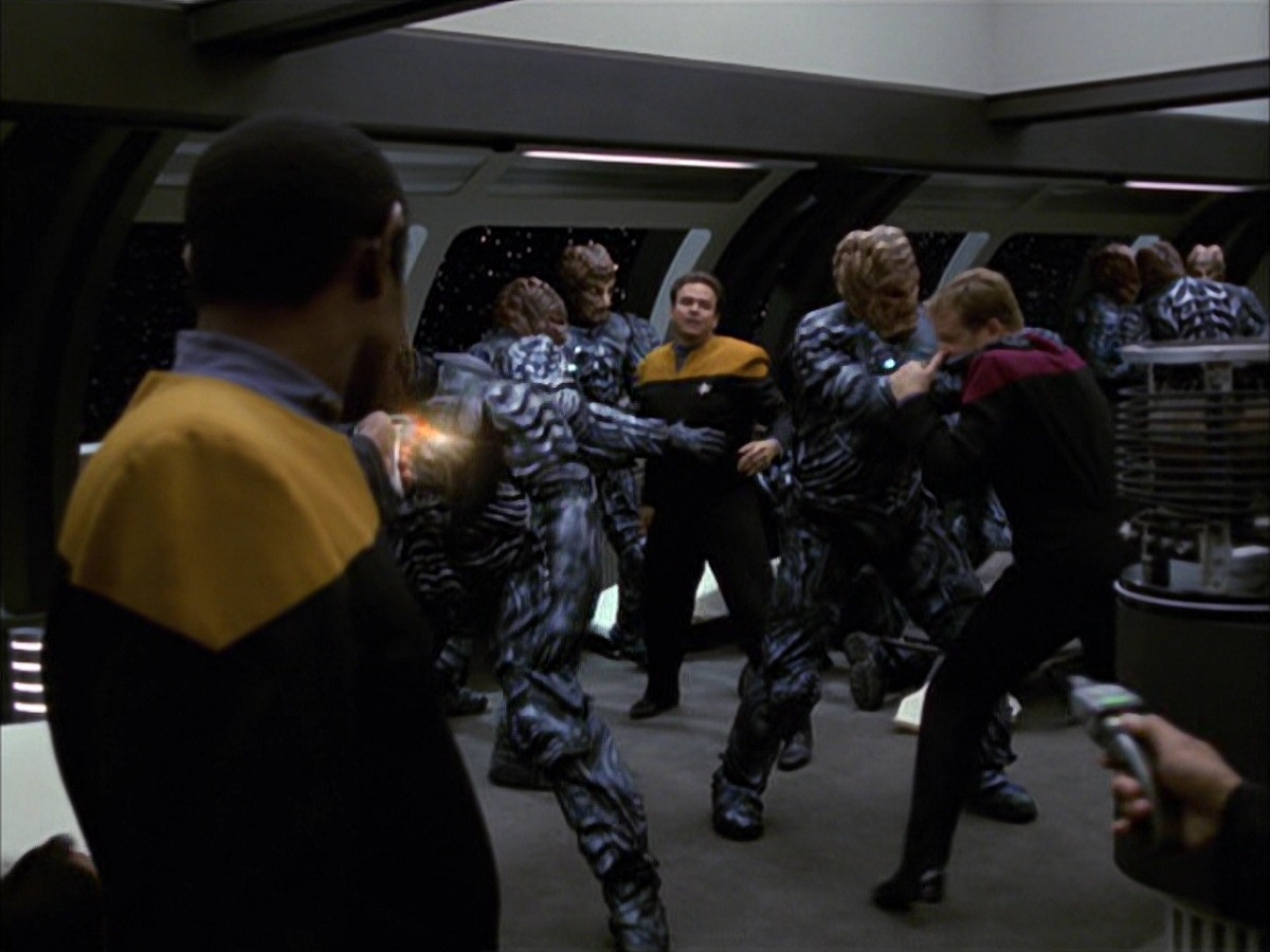extant_StarTrek_VOY_7x09_7x10-FleshAndBlood_3349.jpg