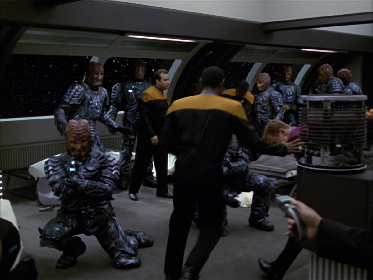 extant_StarTrek_VOY_7x09_7x10-FleshAndBlood_3353.jpg