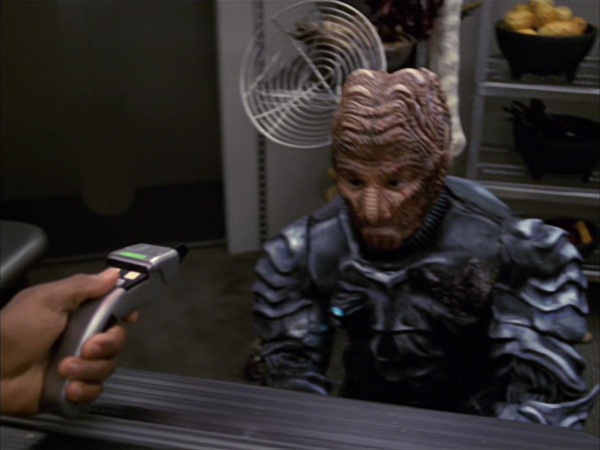extant_StarTrek_VOY_7x09_7x10-FleshAndBlood_3358.jpg