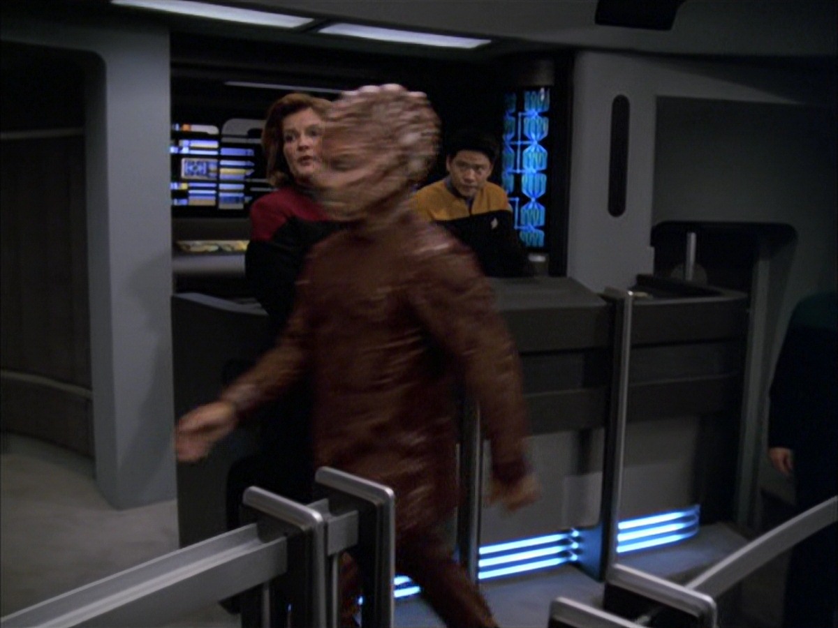 extant_StarTrek_VOY_7x09_7x10-FleshAndBlood_3368.jpg