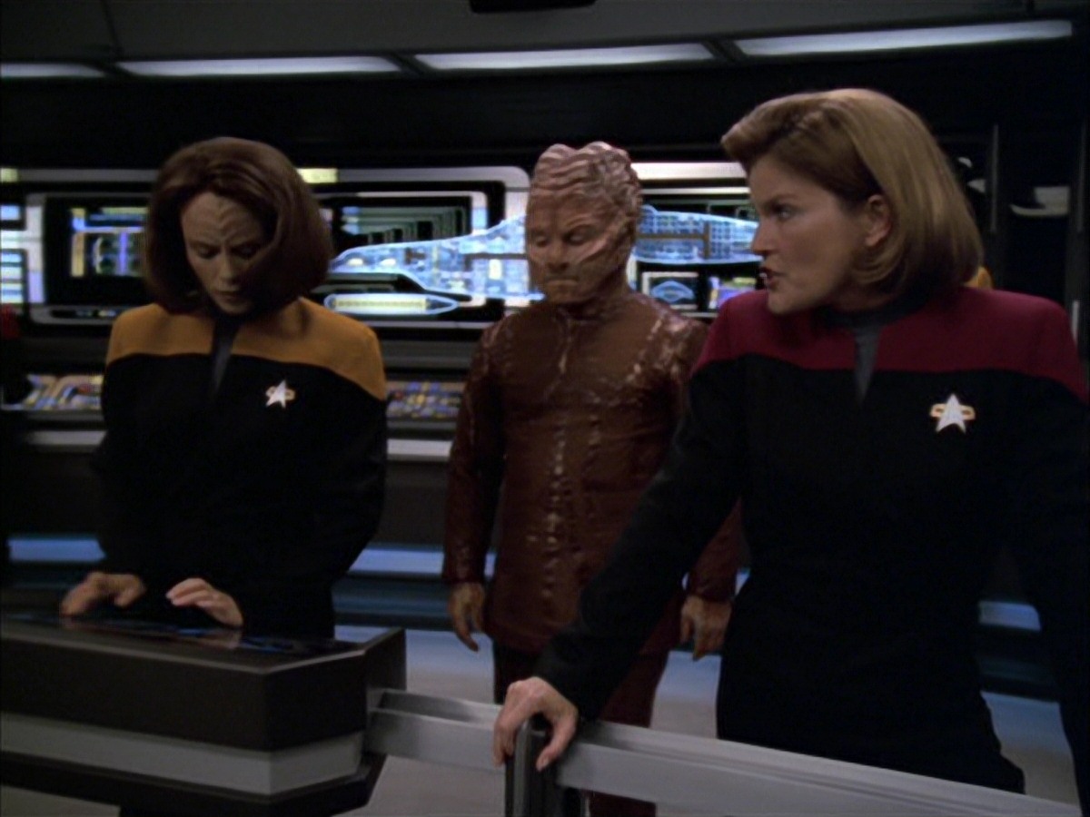extant_StarTrek_VOY_7x09_7x10-FleshAndBlood_3391.jpg