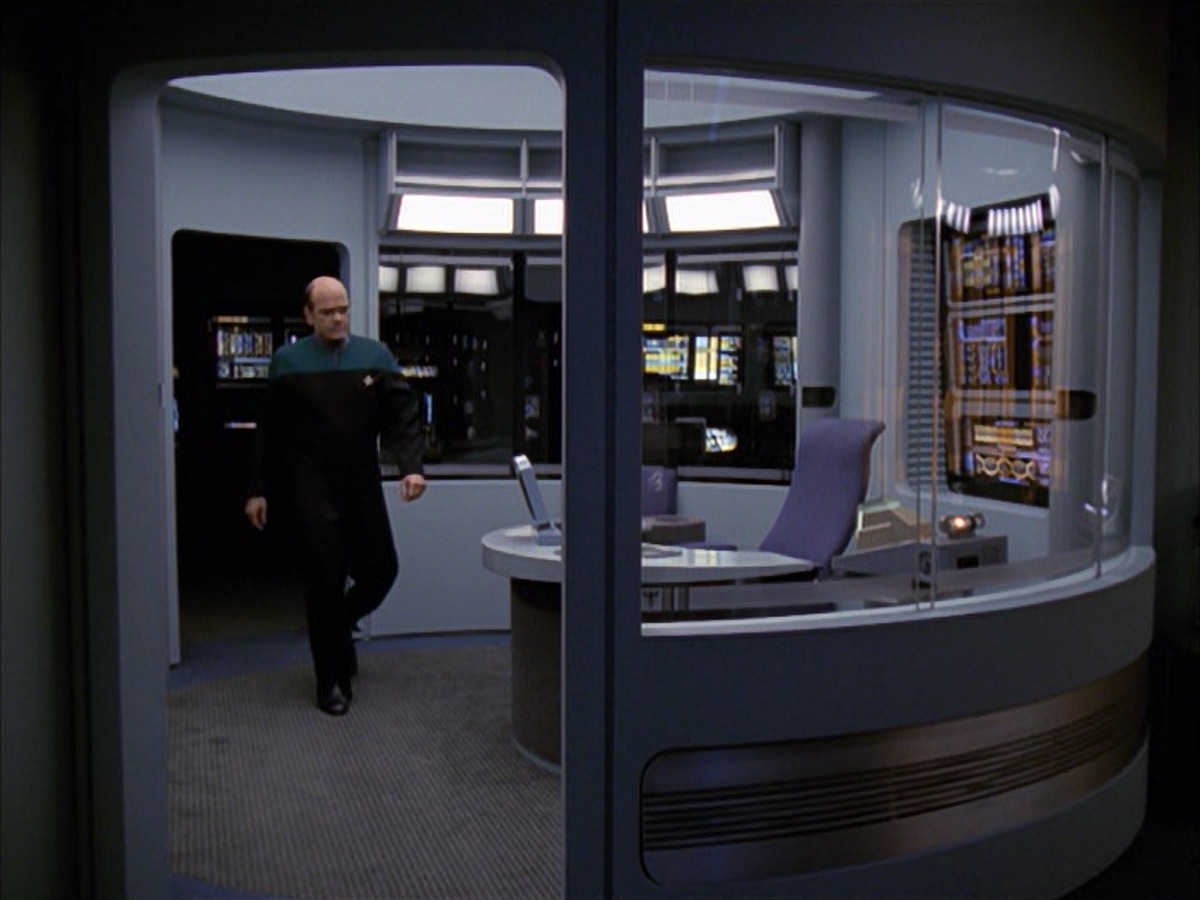 extant_StarTrek_VOY_7x09_7x10-FleshAndBlood_3576.jpg