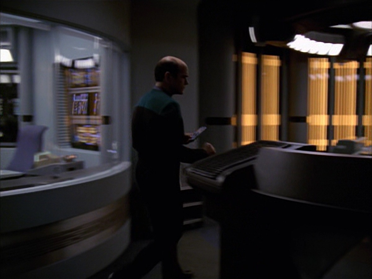 extant_StarTrek_VOY_7x09_7x10-FleshAndBlood_3581.jpg
