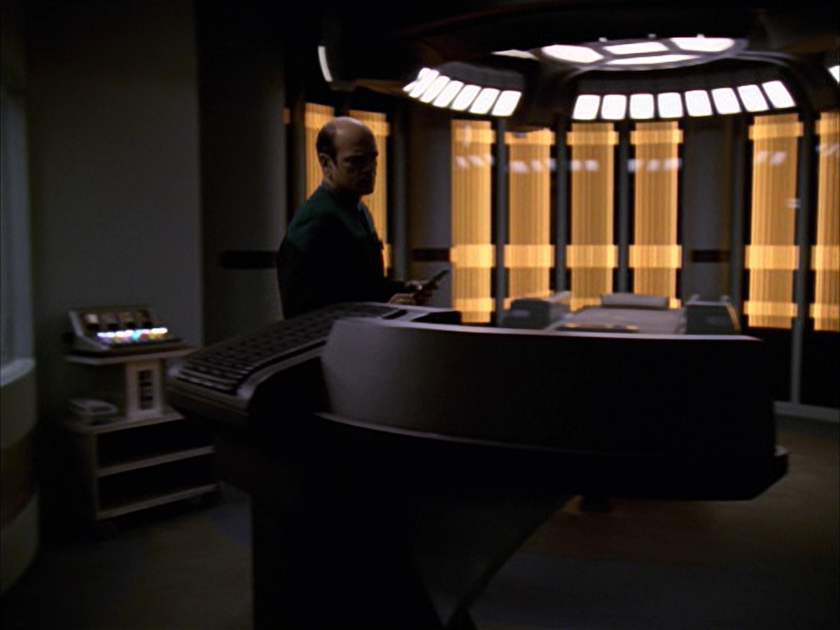 extant_StarTrek_VOY_7x09_7x10-FleshAndBlood_3582.jpg