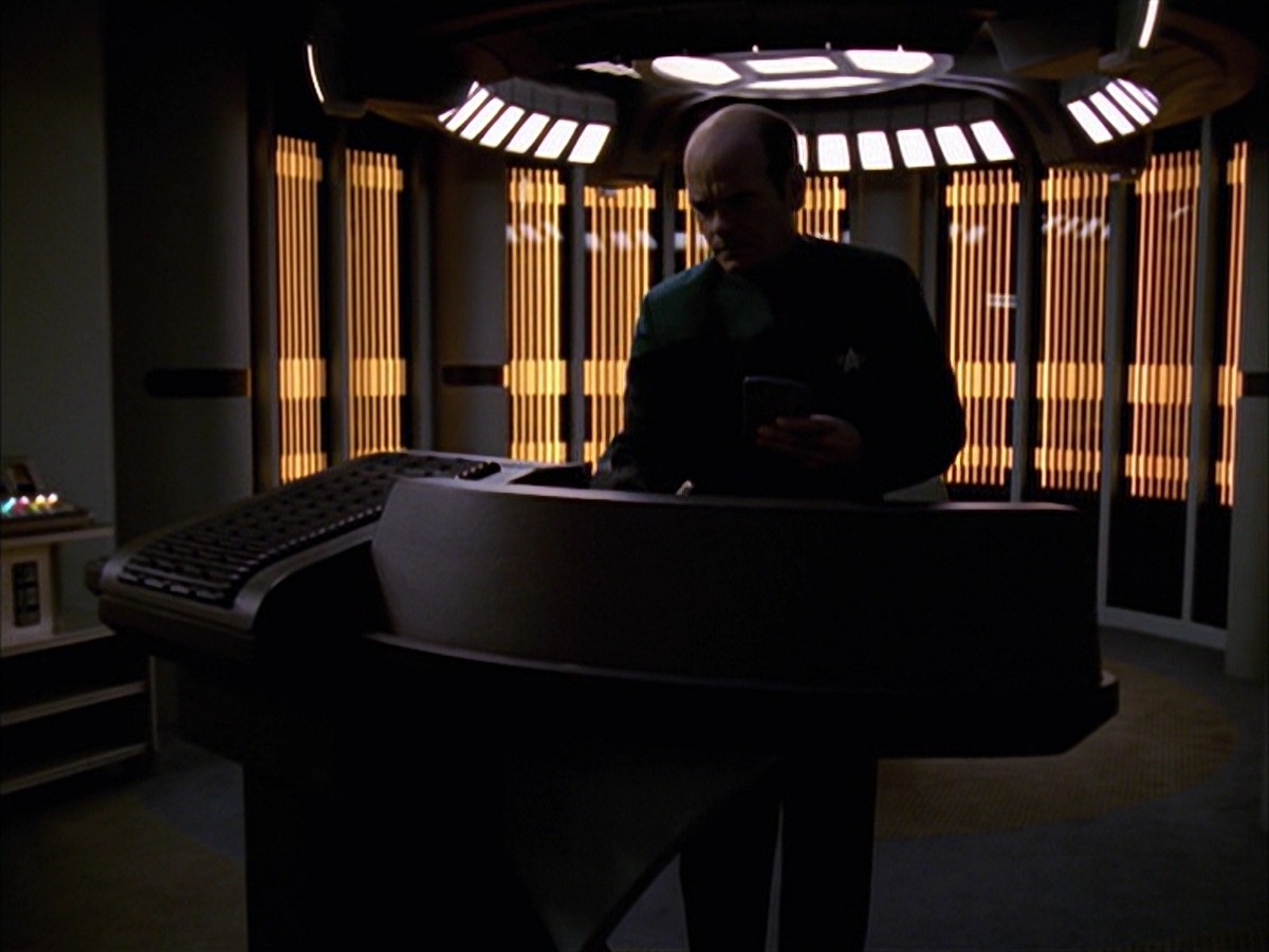 extant_StarTrek_VOY_7x09_7x10-FleshAndBlood_3584.jpg