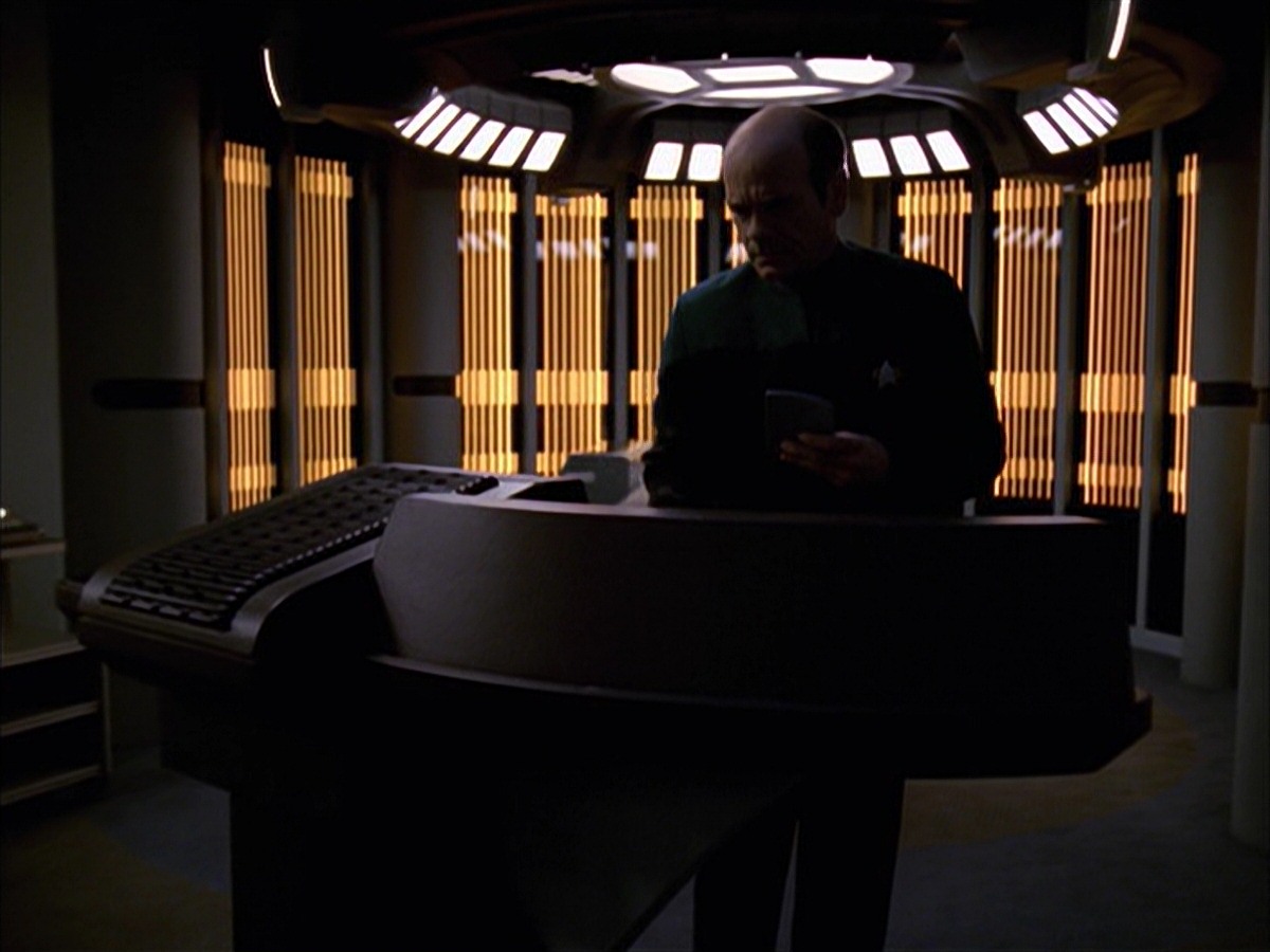 extant_StarTrek_VOY_7x09_7x10-FleshAndBlood_3585.jpg