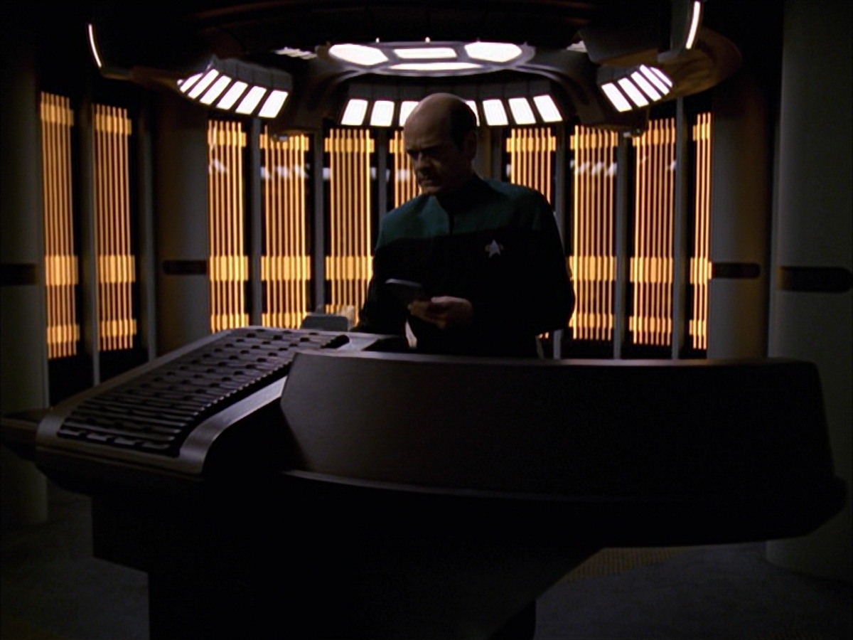 extant_StarTrek_VOY_7x09_7x10-FleshAndBlood_3588.jpg