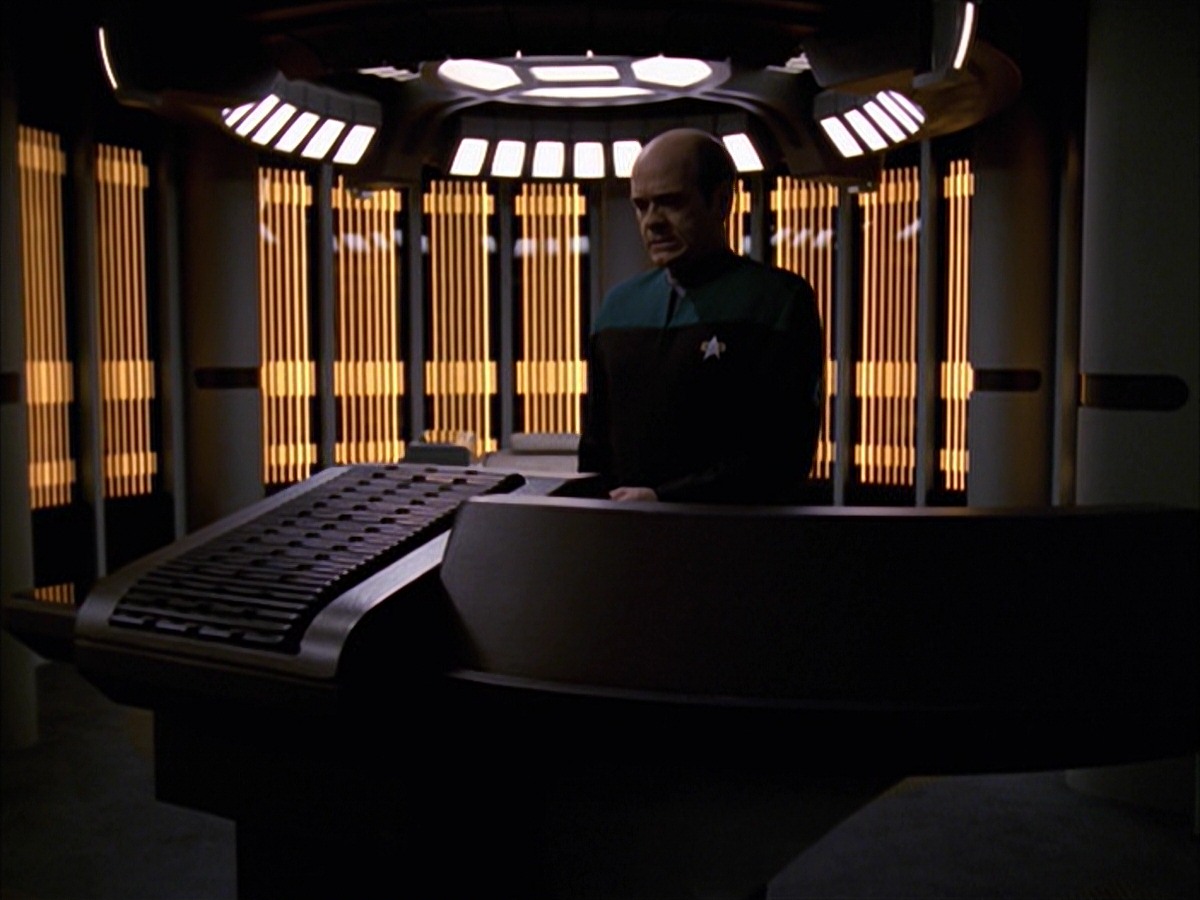 extant_StarTrek_VOY_7x09_7x10-FleshAndBlood_3589.jpg