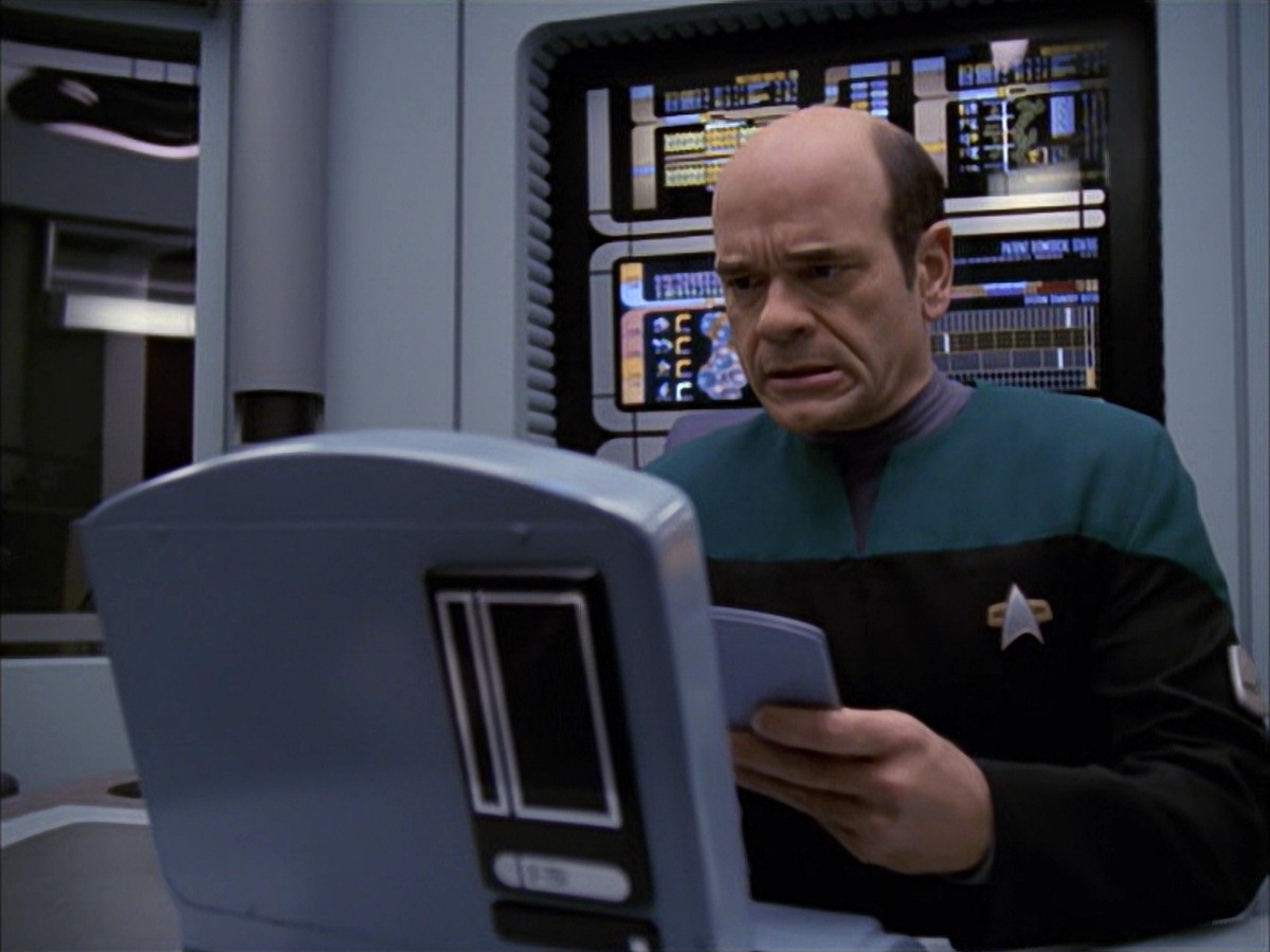 extant_StarTrek_VOY_7x09_7x10-FleshAndBlood_3605.jpg
