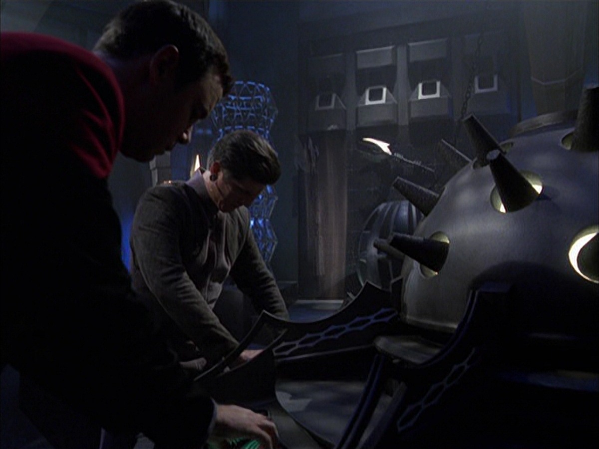 extant_StarTrek_VOY_7x09_7x10-FleshAndBlood_3653.jpg