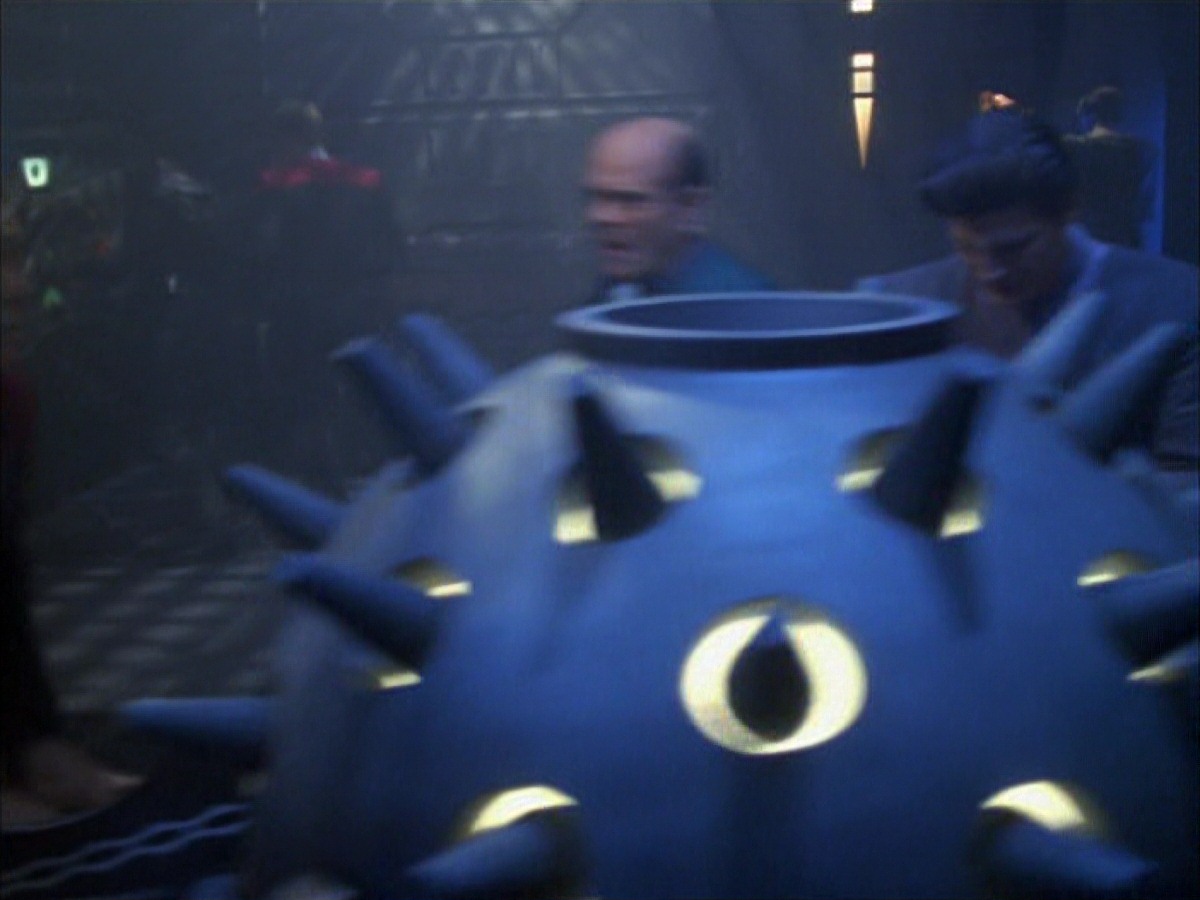 extant_StarTrek_VOY_7x09_7x10-FleshAndBlood_3699.jpg