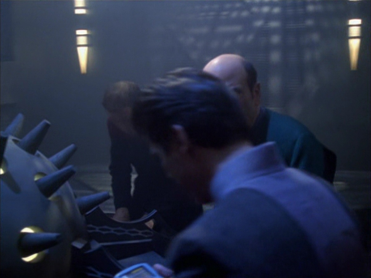 extant_StarTrek_VOY_7x09_7x10-FleshAndBlood_3703.jpg