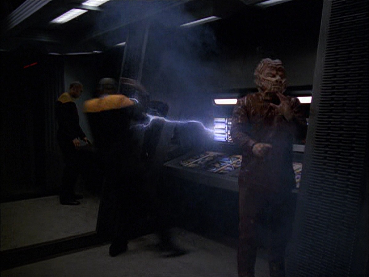 extant_StarTrek_VOY_7x09_7x10-FleshAndBlood_3784.jpg