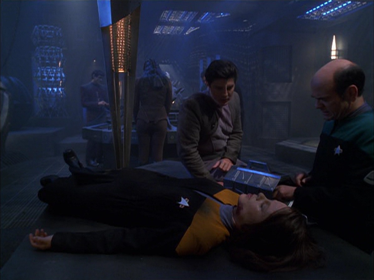 extant_StarTrek_VOY_7x09_7x10-FleshAndBlood_3889.jpg
