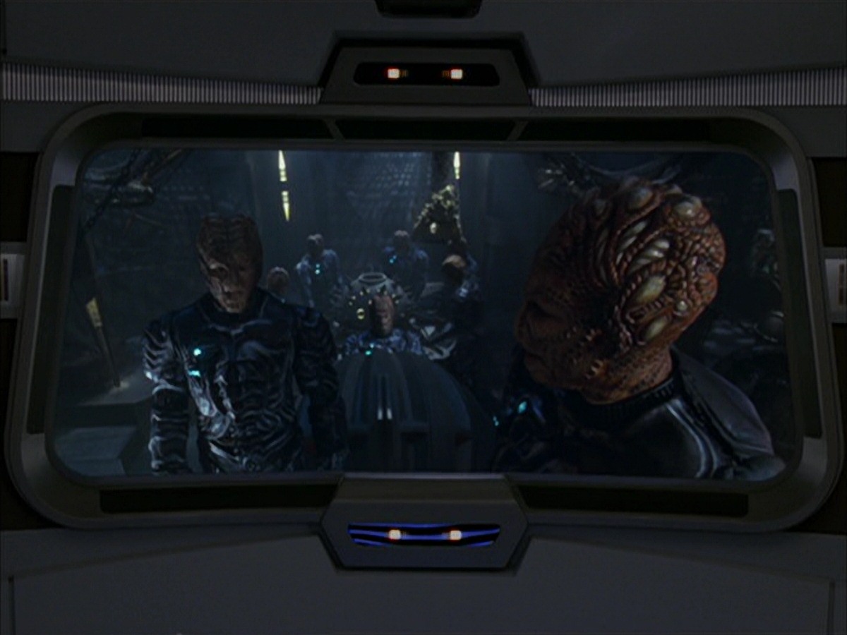extant_StarTrek_VOY_7x09_7x10-FleshAndBlood_4496.jpg