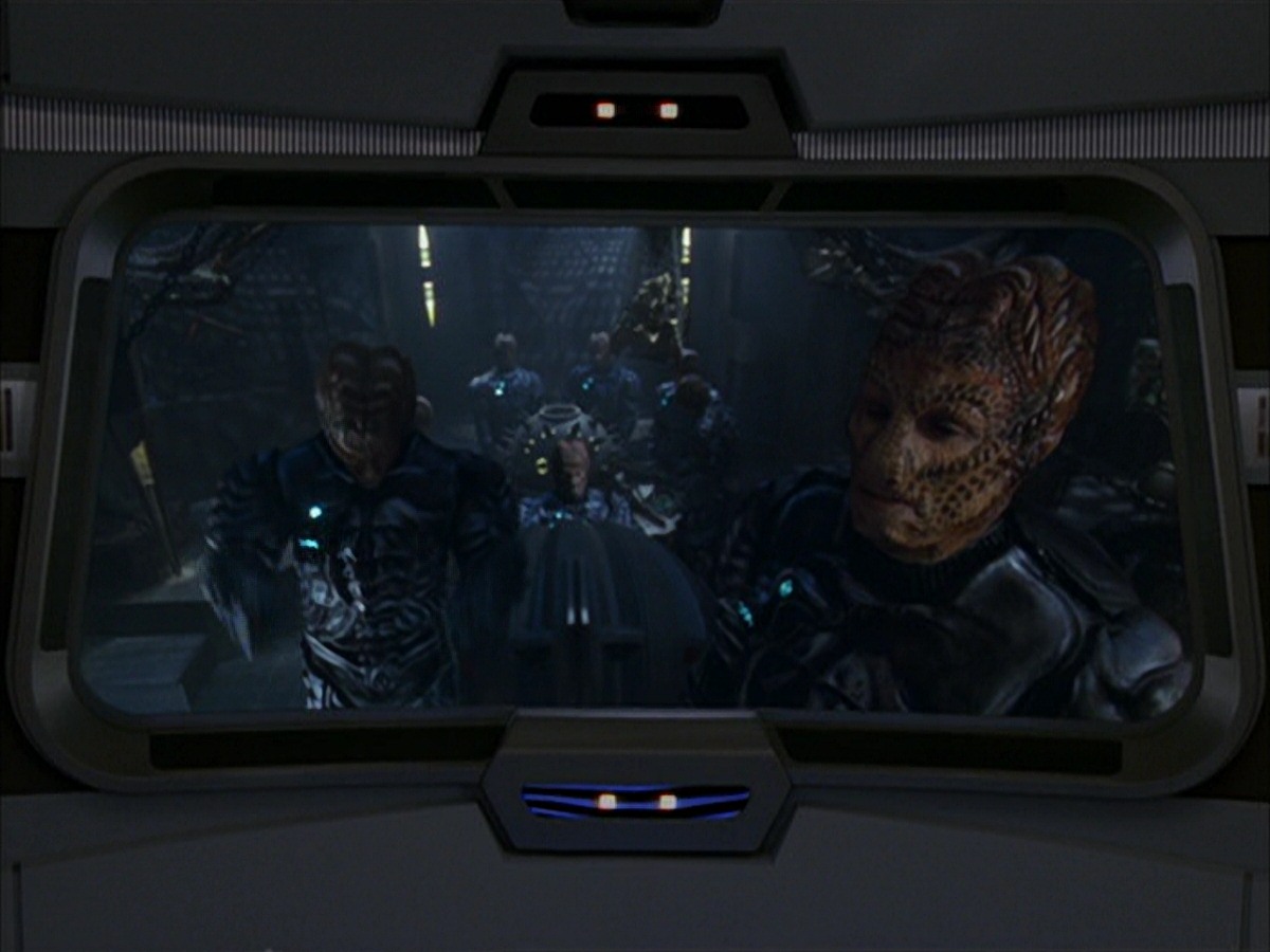 extant_StarTrek_VOY_7x09_7x10-FleshAndBlood_4504.jpg
