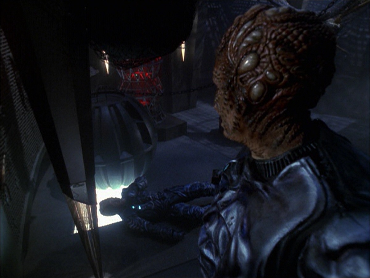 extant_StarTrek_VOY_7x09_7x10-FleshAndBlood_4513.jpg
