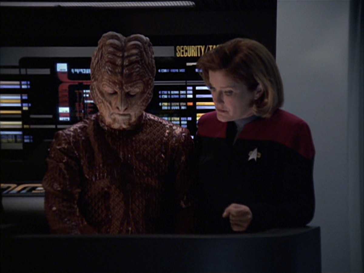extant_StarTrek_VOY_7x09_7x10-FleshAndBlood_4605.jpg