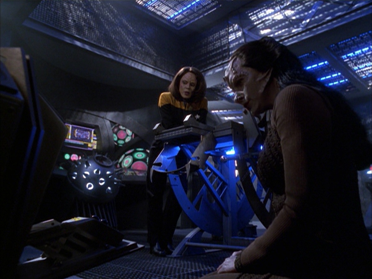 extant_StarTrek_VOY_7x09_7x10-FleshAndBlood_4666.jpg