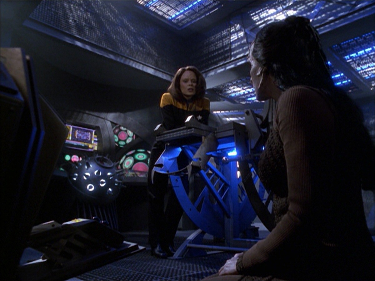 extant_StarTrek_VOY_7x09_7x10-FleshAndBlood_4668.jpg