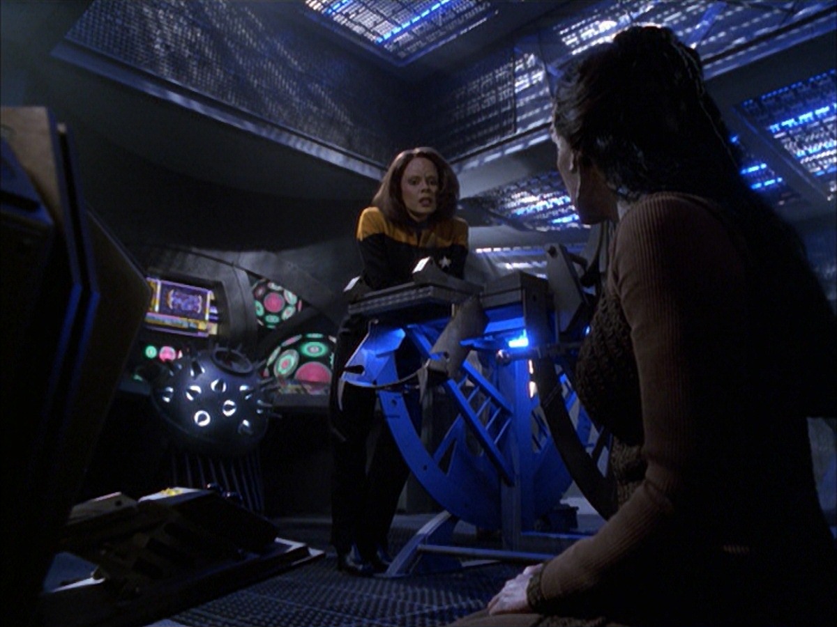 extant_StarTrek_VOY_7x09_7x10-FleshAndBlood_4672.jpg