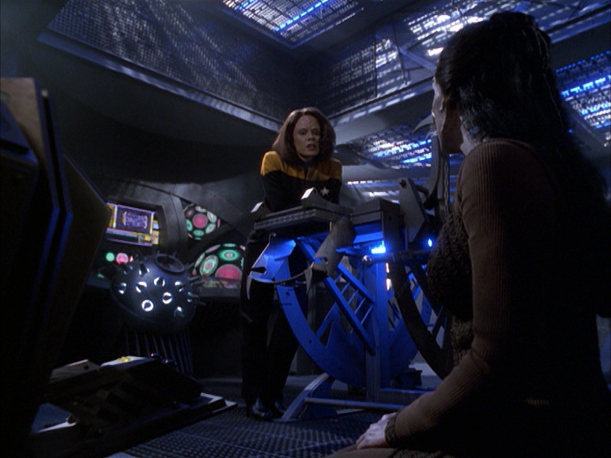 extant_StarTrek_VOY_7x09_7x10-FleshAndBlood_4678.jpg