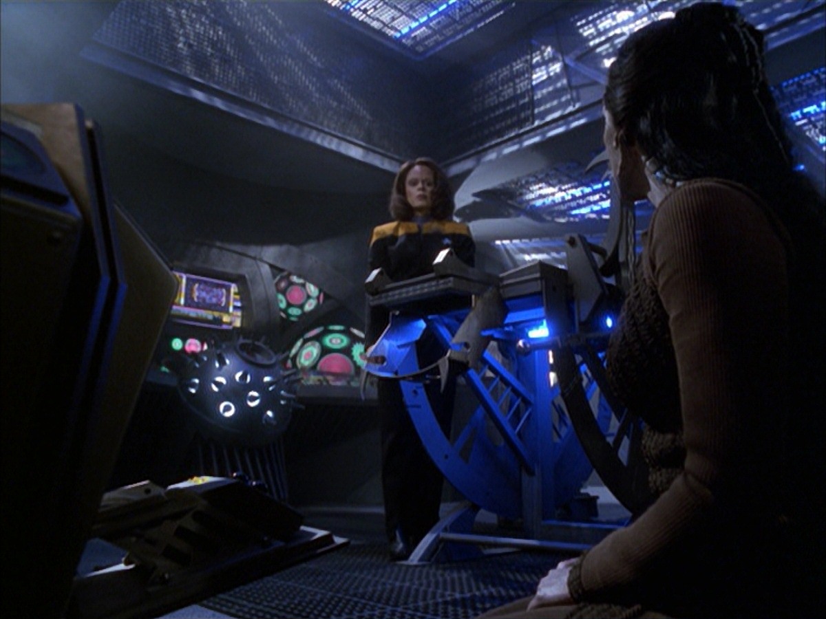extant_StarTrek_VOY_7x09_7x10-FleshAndBlood_4693.jpg