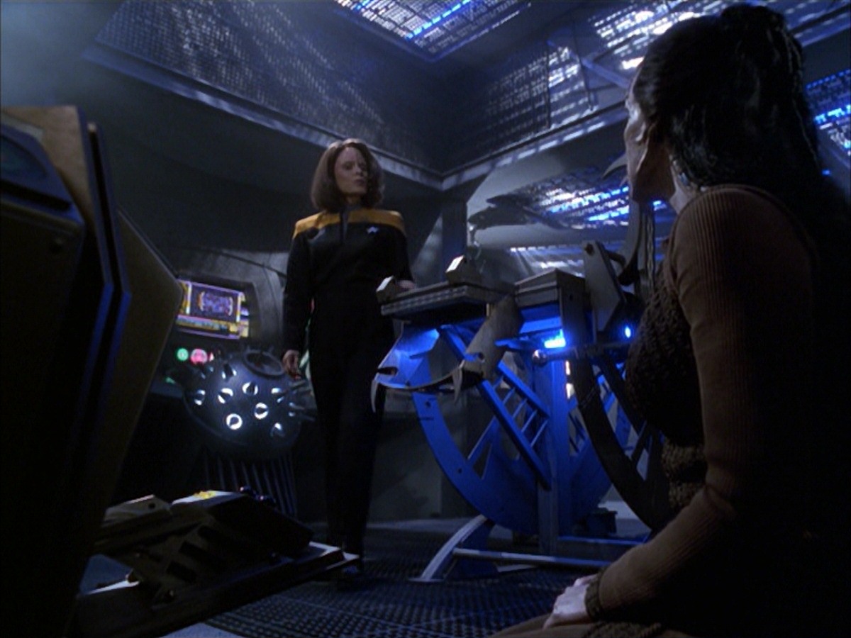 extant_StarTrek_VOY_7x09_7x10-FleshAndBlood_4695.jpg