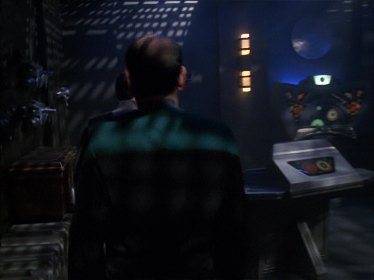 extant_StarTrek_VOY_7x09_7x10-FleshAndBlood_4924.jpg
